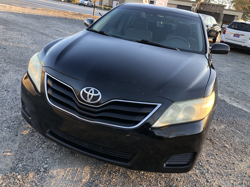 2011 Toyota Camry LE photo 2