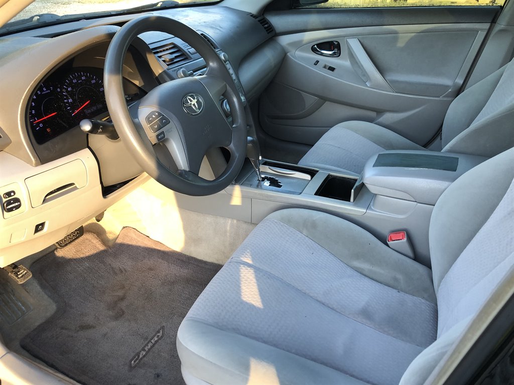 2011 Toyota Camry LE photo 4