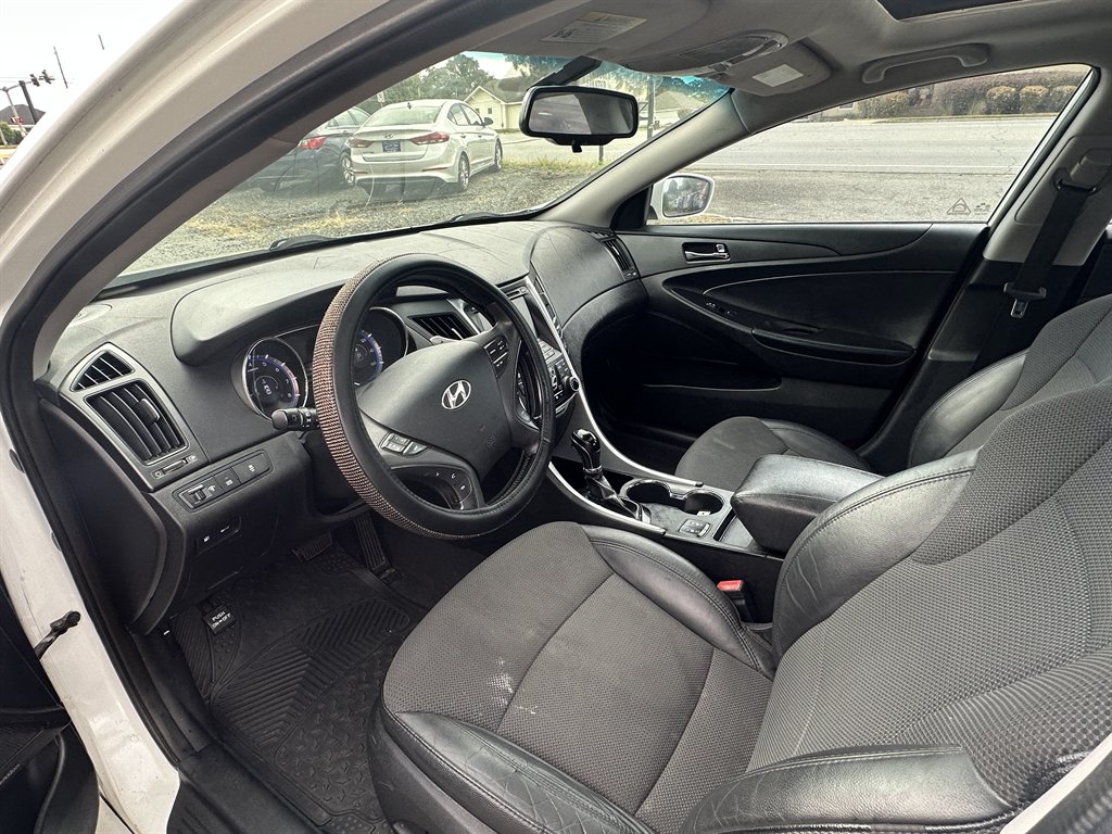 Hyundai Sonata photo 6
