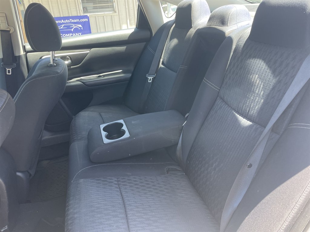 Nissan Altima photo 9