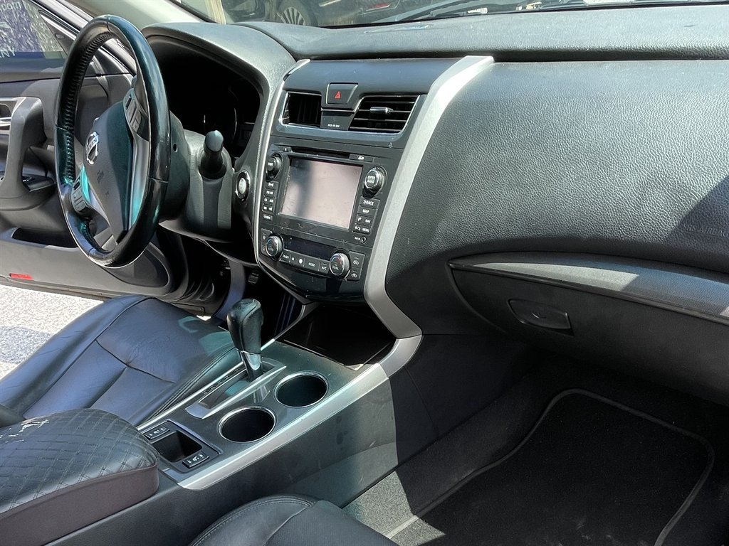 Nissan Altima photo 10