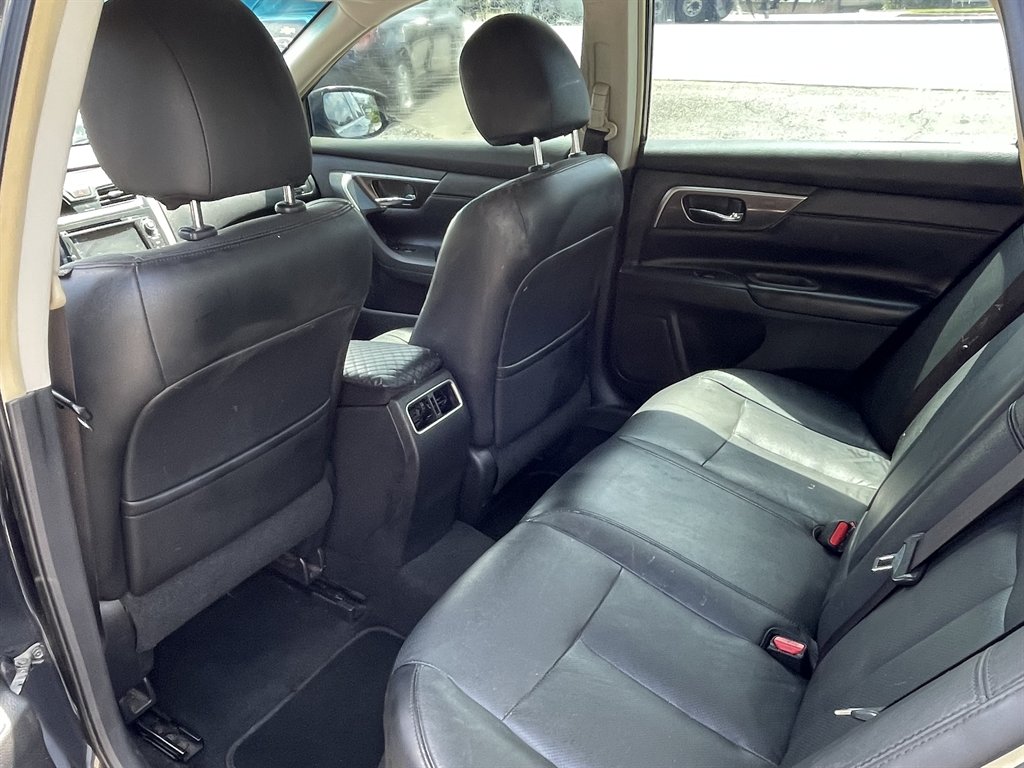 Nissan Altima photo 11