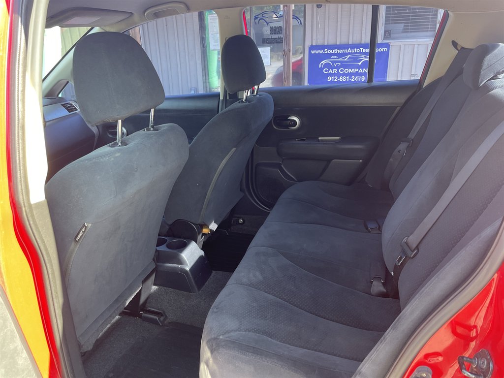 Nissan Versa photo 10