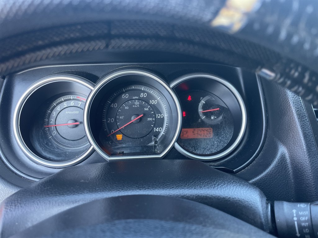 Nissan Versa photo 2