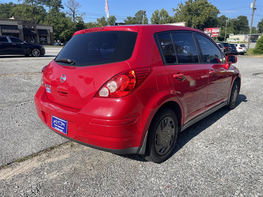 Nissan Versa photo 7