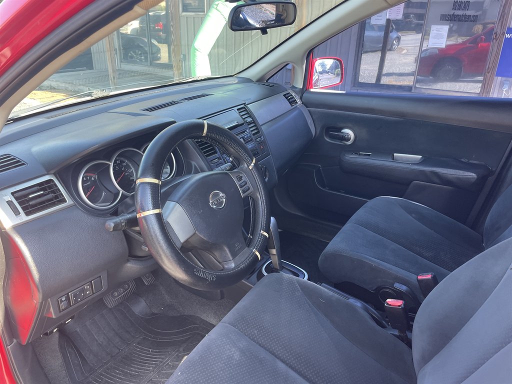 Nissan Versa photo 12