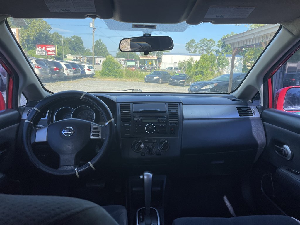 Nissan Versa photo 11