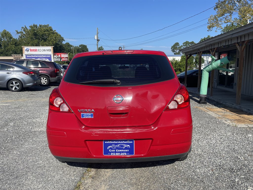 Nissan Versa photo 8