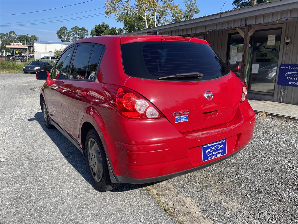 Nissan Versa photo 9