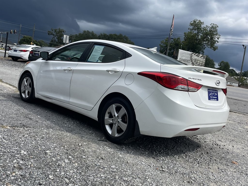 Hyundai Elantra photo 4