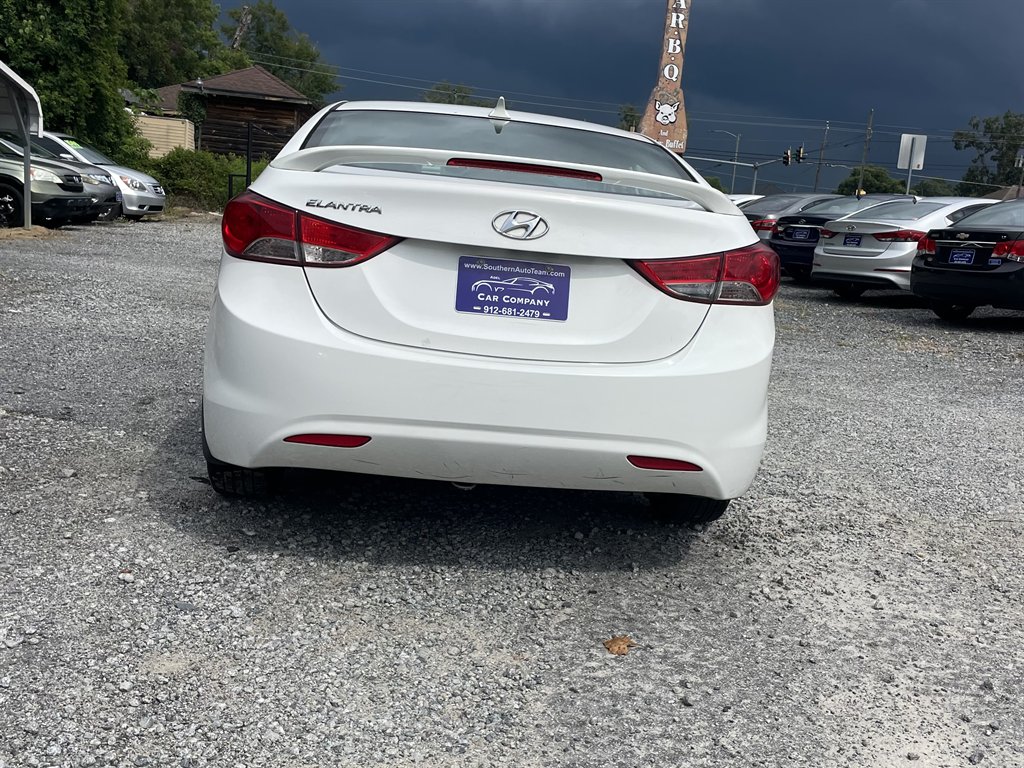 Hyundai Elantra photo 7