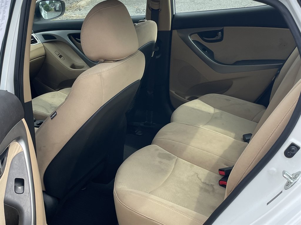 Hyundai Elantra photo 13