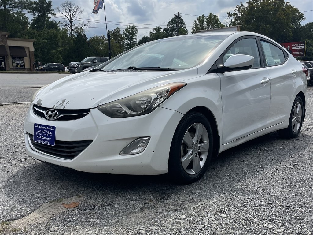 Hyundai Elantra photo 2