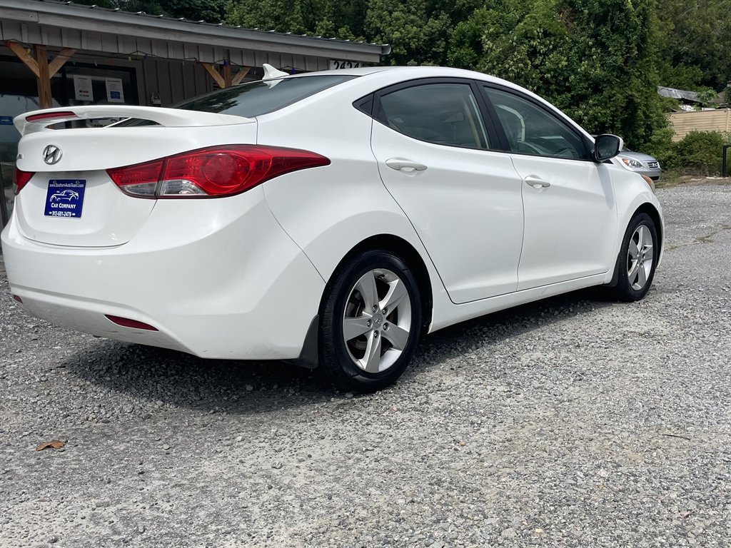 Hyundai Elantra photo 6